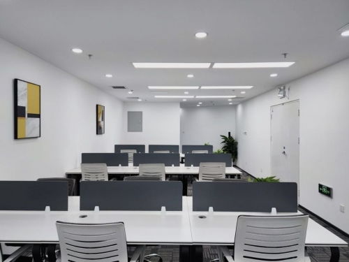 国锐广场特价房出租 方正户型，全套家具，办公首选