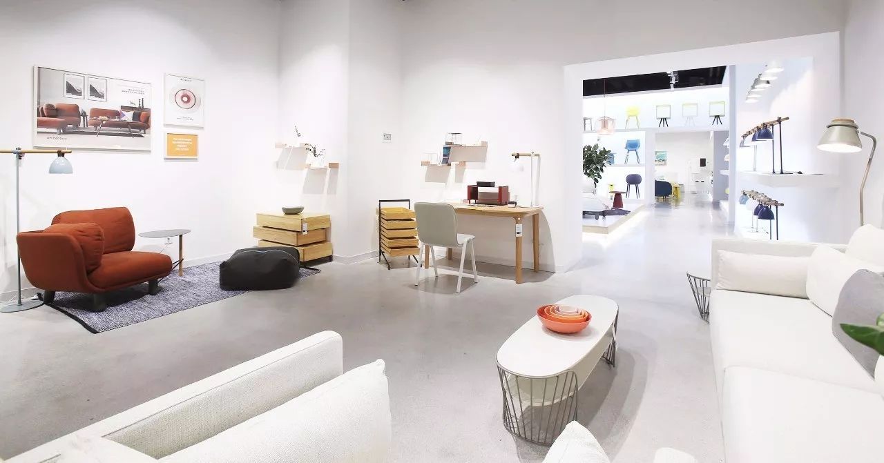 跨界新玩法 当家居店COS宜家，食堂变身潮流据点